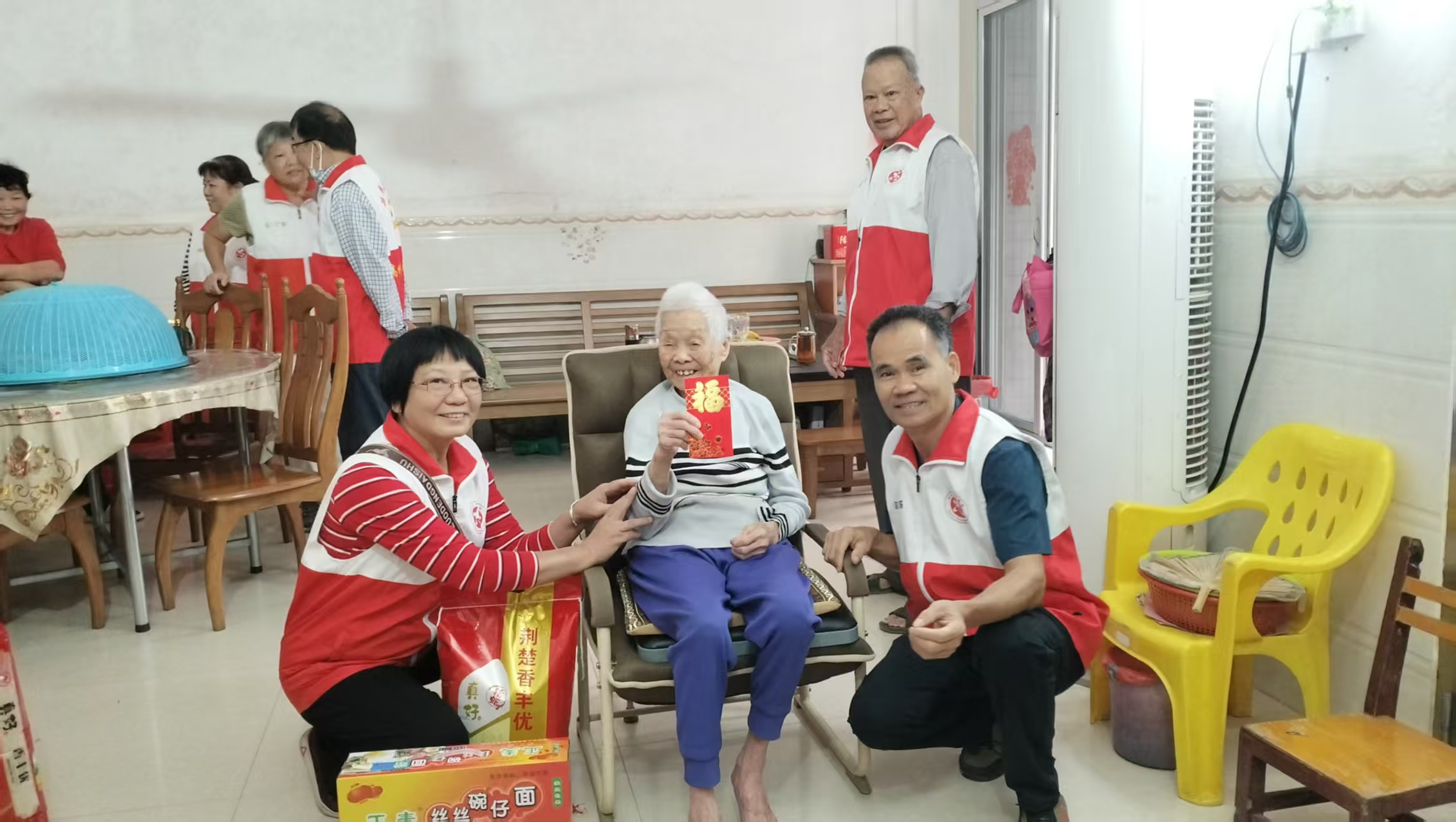 重阳敬老行，温情暖寿星-火星山美晨星志愿队慰问火星农场高龄老人-11.jpg