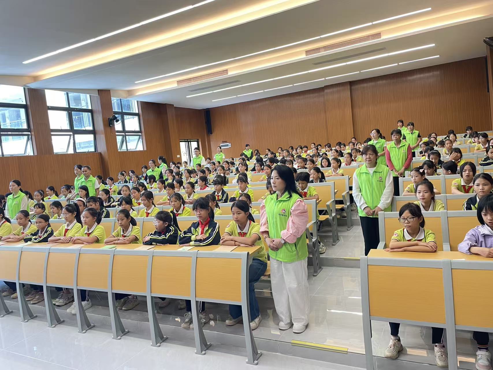 法伴成长 拒绝欺凌 高州家风家教幸福课为青春护航-3.jpg