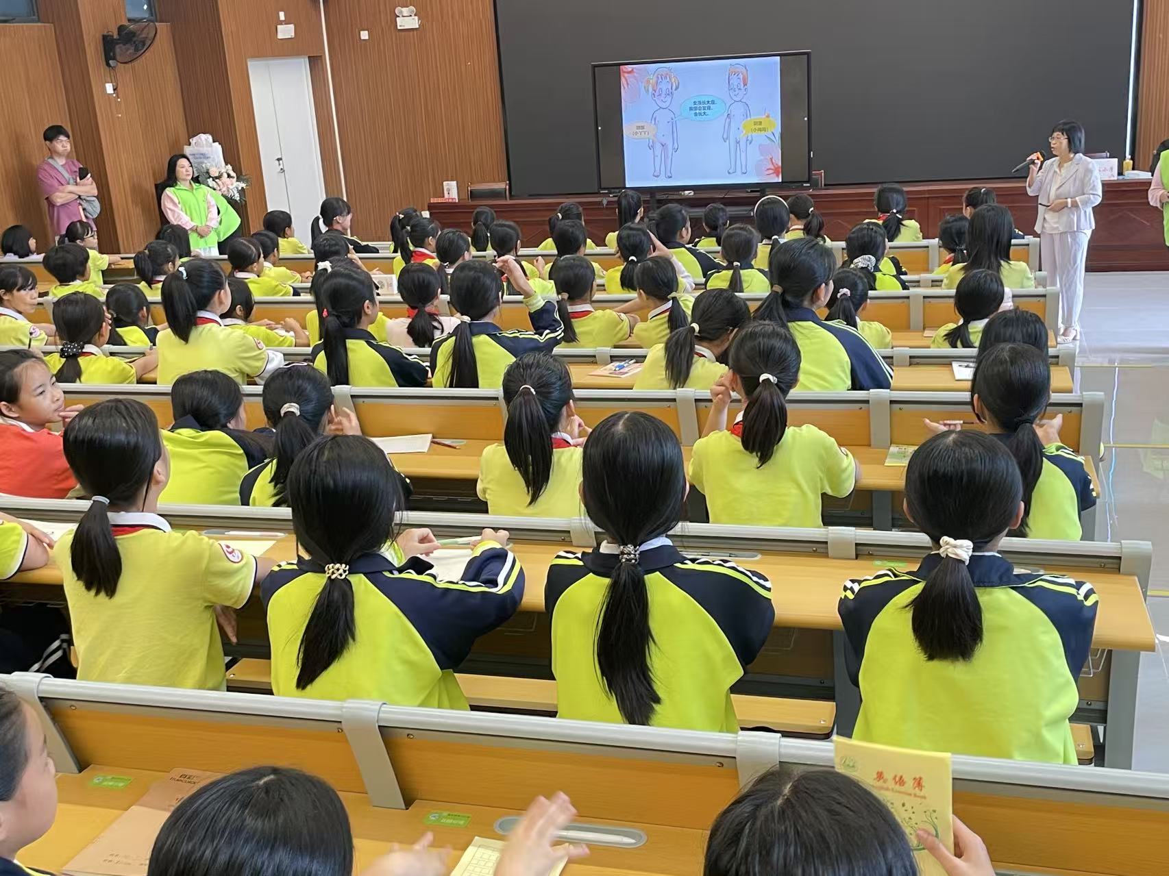 法伴成长 拒绝欺凌 高州家风家教幸福课为青春护航-6.jpg