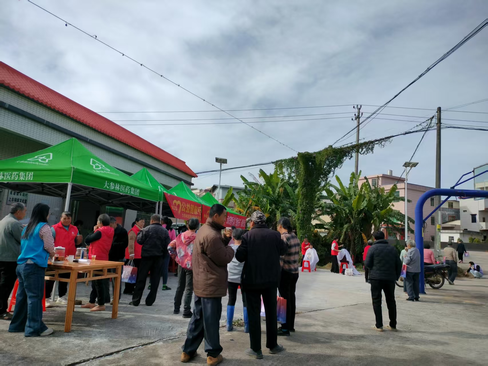 公益健康进乡村 巾帼志愿力量显担当-2.jpg