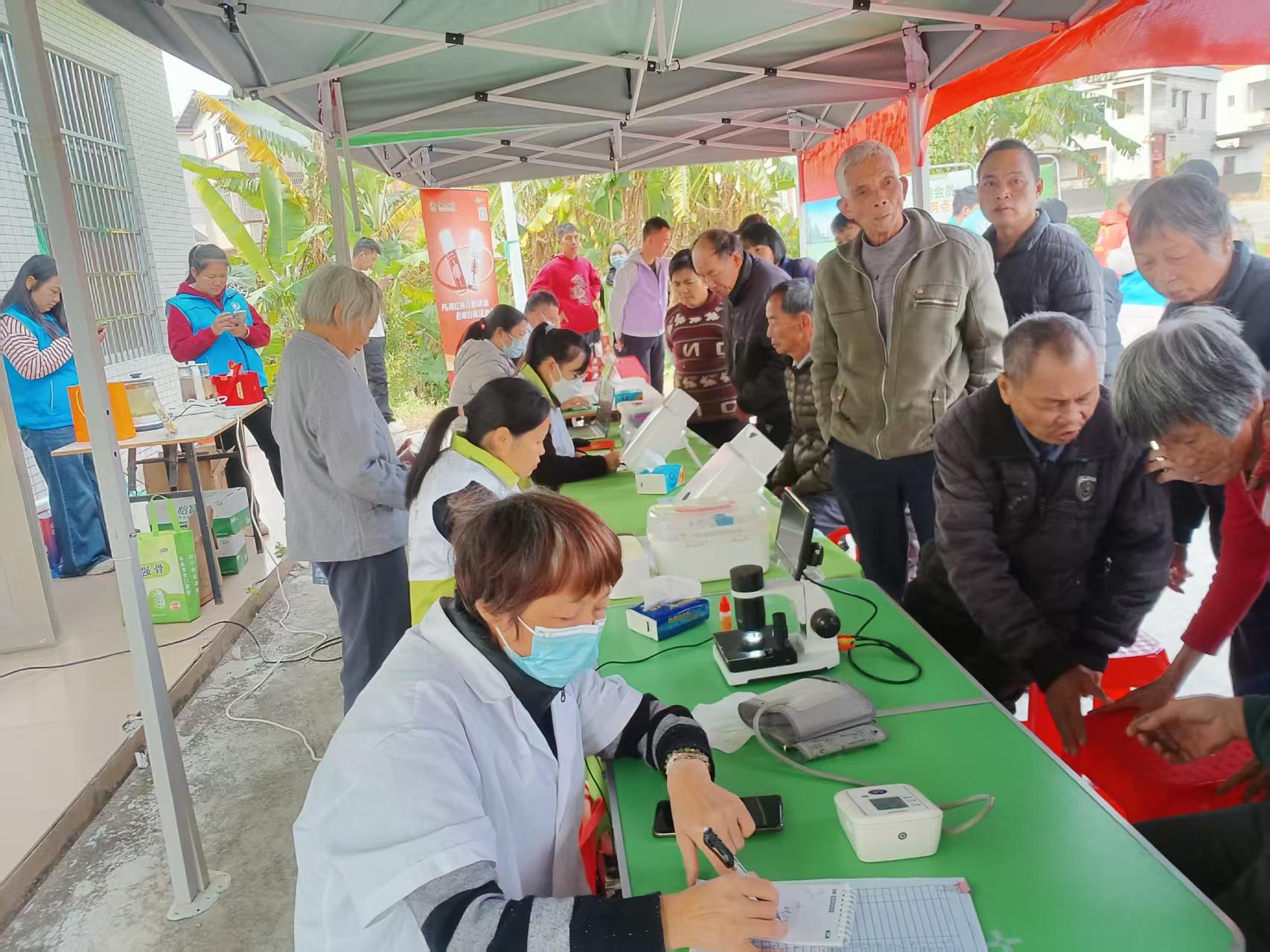 公益健康进乡村 巾帼志愿力量显担当-7.jpg