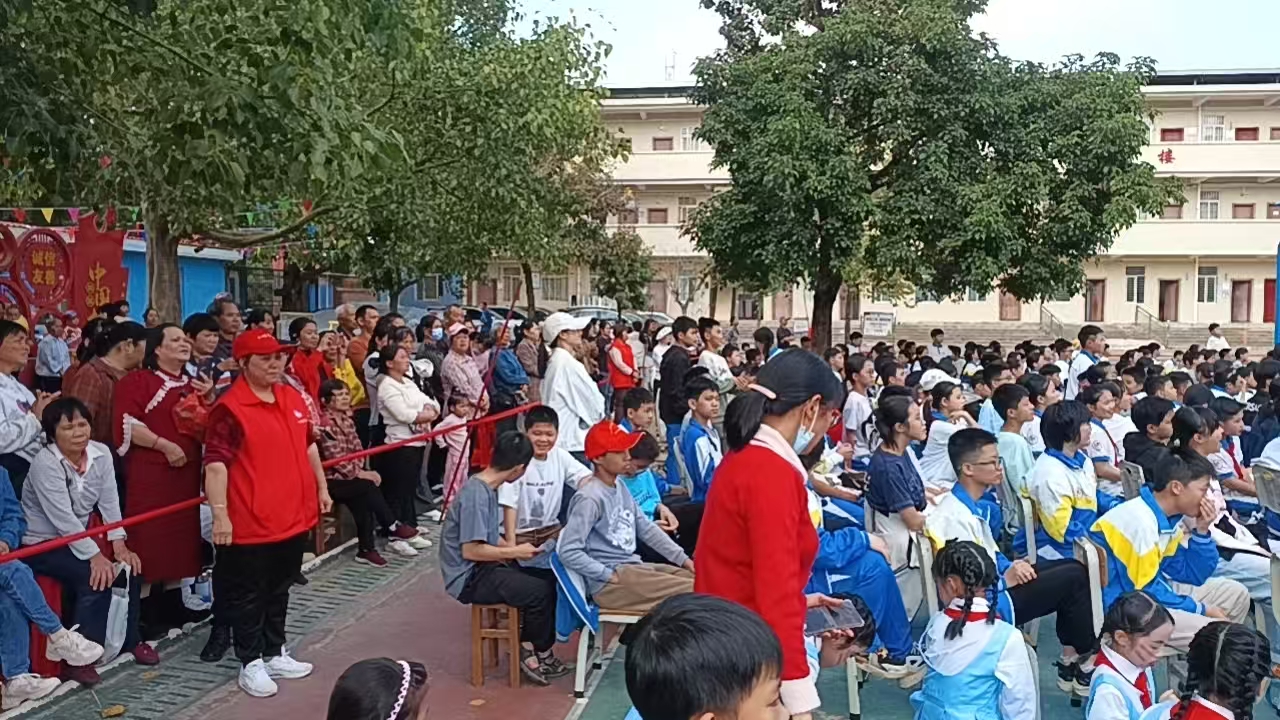 巾帼志愿添温情 元旦汇演绽芳华  —南塘镇巾帼志愿服务总队助力中心小学文艺汇演圆满举办-3.jpg