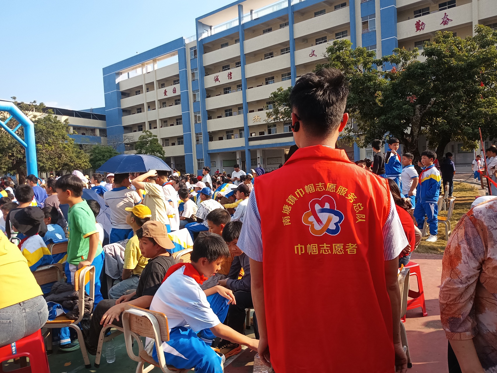 巾帼志愿添温情 元旦汇演绽芳华  —南塘镇巾帼志愿服务总队助力中心小学文艺汇演圆满举办-2.jpg