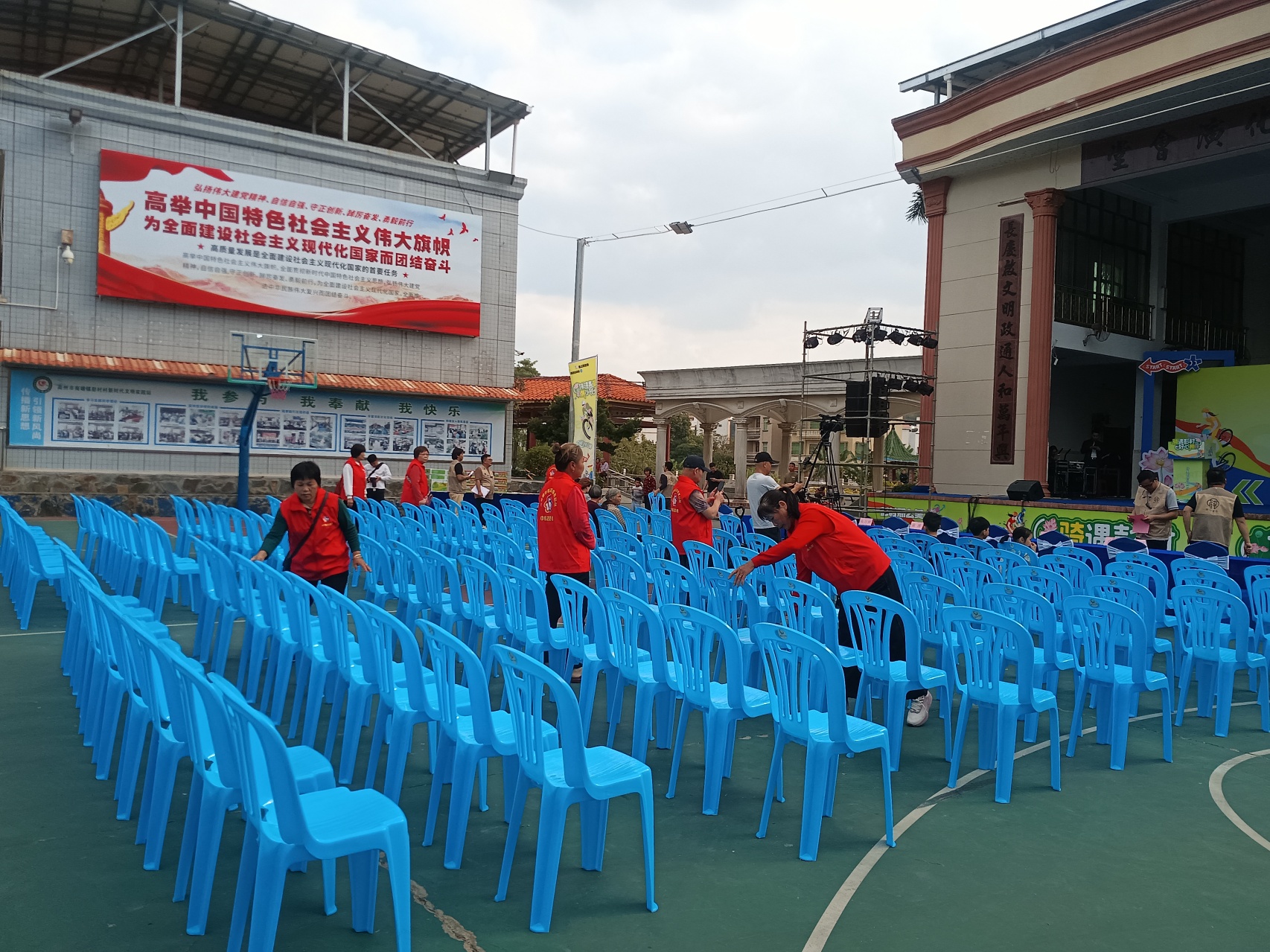 南塘镇巾帼志愿服务总队倾情助力 彭村颁奖盛典彰显好心精神-3.jpg