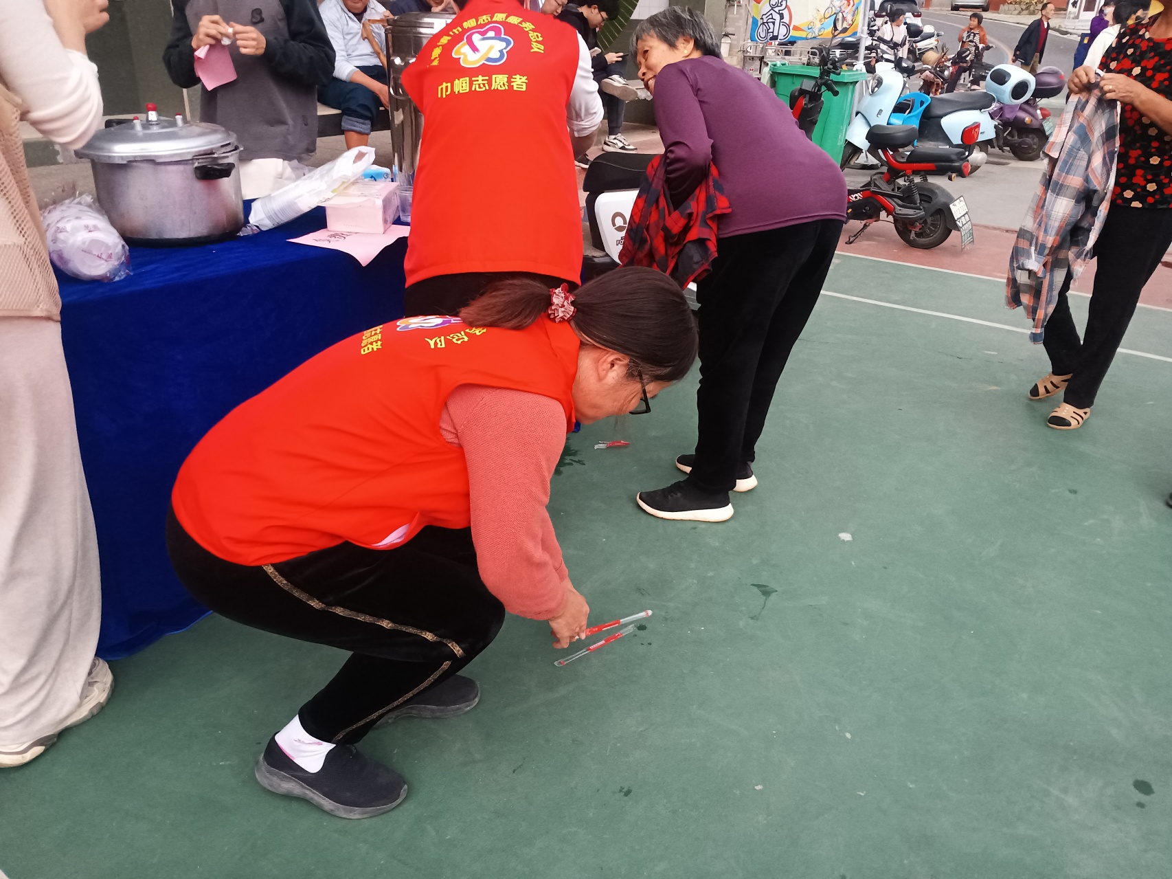 南塘镇巾帼志愿服务总队倾情助力 彭村颁奖盛典彰显好心精神-6.jpg