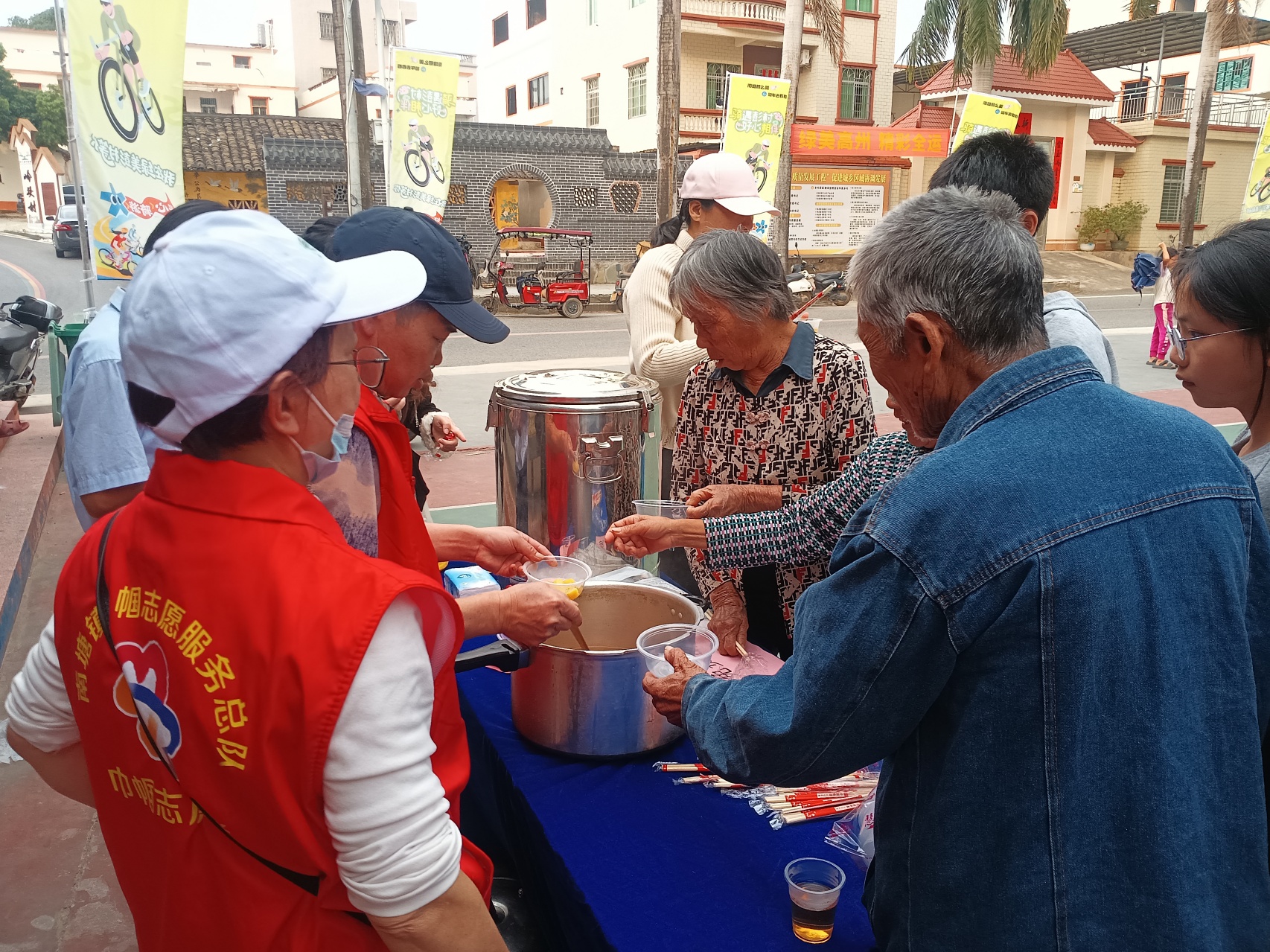 南塘镇巾帼志愿服务总队倾情助力 彭村颁奖盛典彰显好心精神-9.jpg