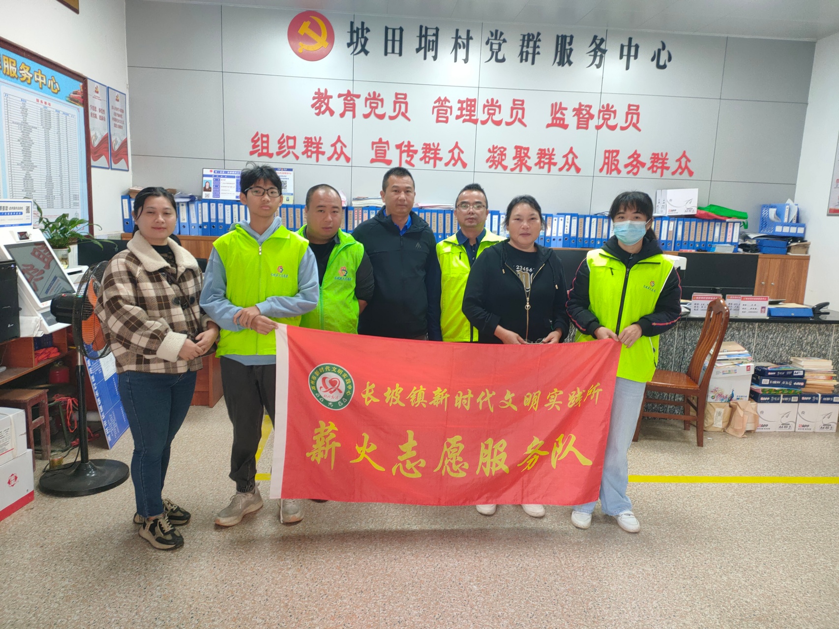 巾帼暖冬送关怀 薪火相传显担当——长坡薪火志愿服务队“每月一关爱”活动温情落幕