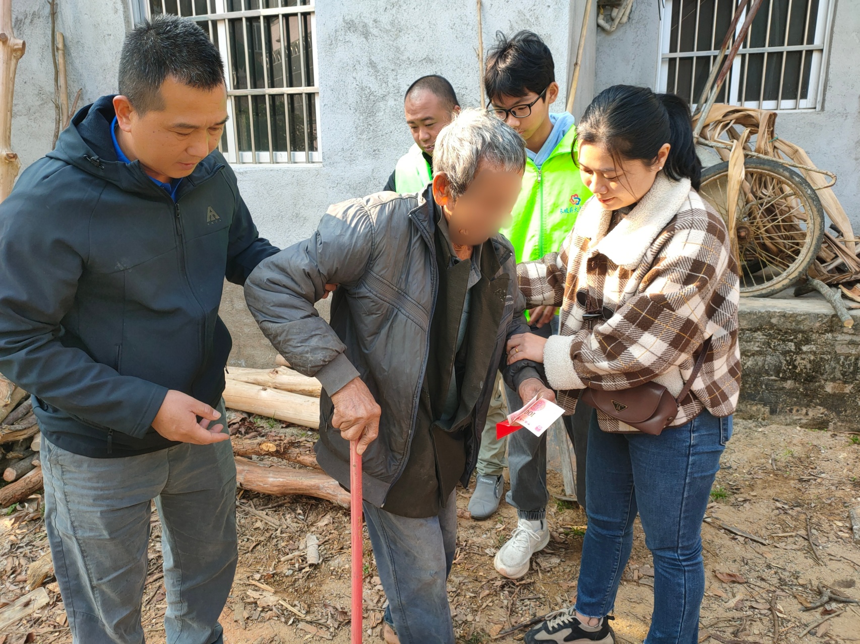巾帼暖冬送关怀 薪火相传显担当——长坡薪火志愿服务队“每月一关爱”活动温情落幕-7.jpg