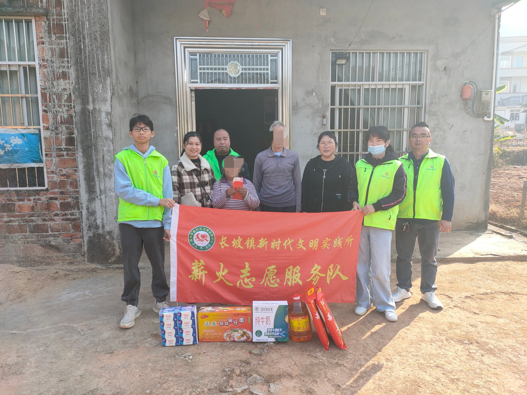 巾帼暖冬送关怀 薪火相传显担当——长坡薪火志愿服务队“每月一关爱”活动温情落幕-9.jpg