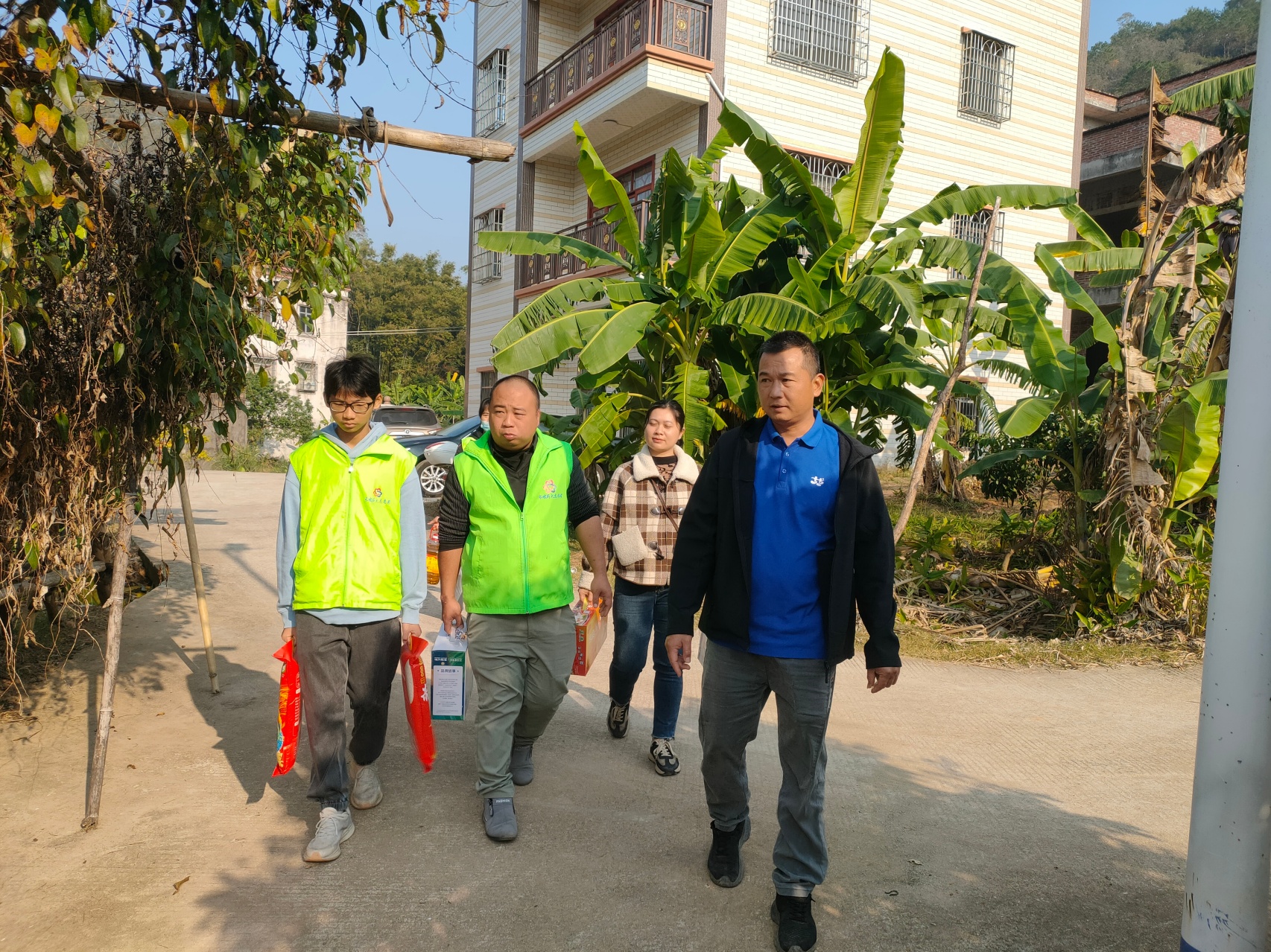 巾帼暖冬送关怀 薪火相传显担当——长坡薪火志愿服务队“每月一关爱”活动温情落幕-5.jpg