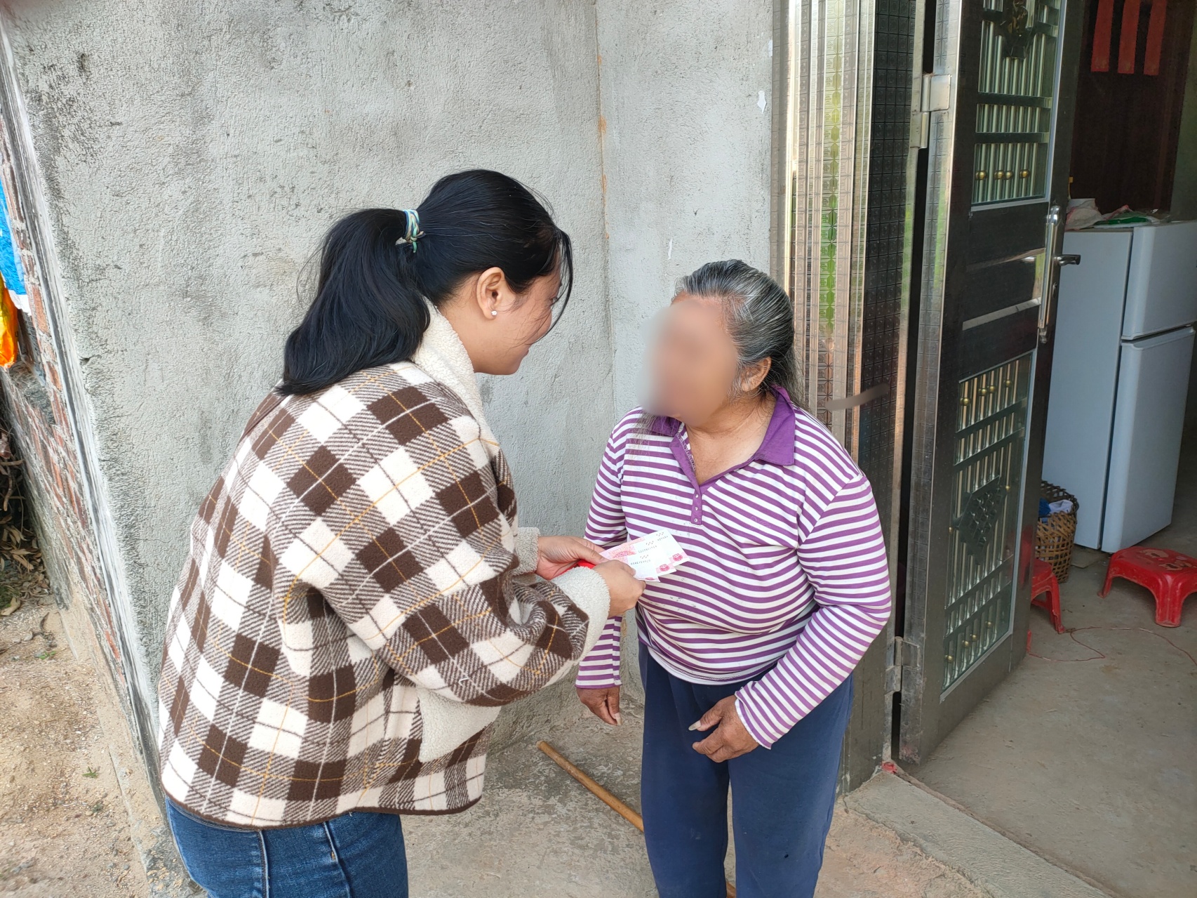 巾帼暖冬送关怀 薪火相传显担当——长坡薪火志愿服务队“每月一关爱”活动温情落幕-8.jpg