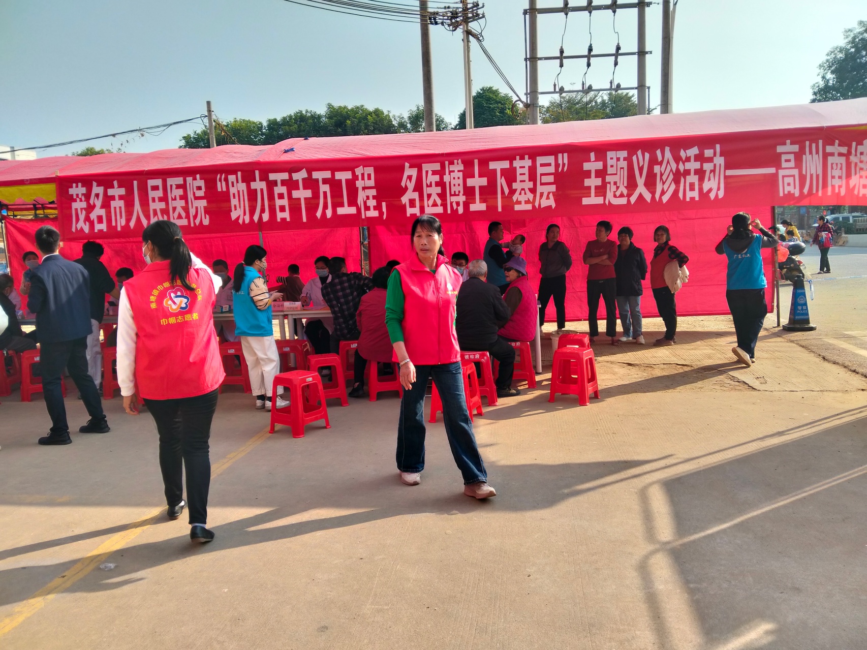 医疗下乡暖民心 志愿同行助振兴 ——南塘镇便民服务活动圆满举办-3.jpg