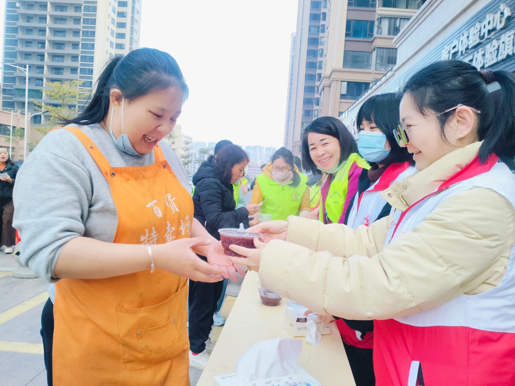 情暖腊八 粥香谢村——高州市巾帼志愿者凌晨熬粥，暖了谢村百家门-7.jpg