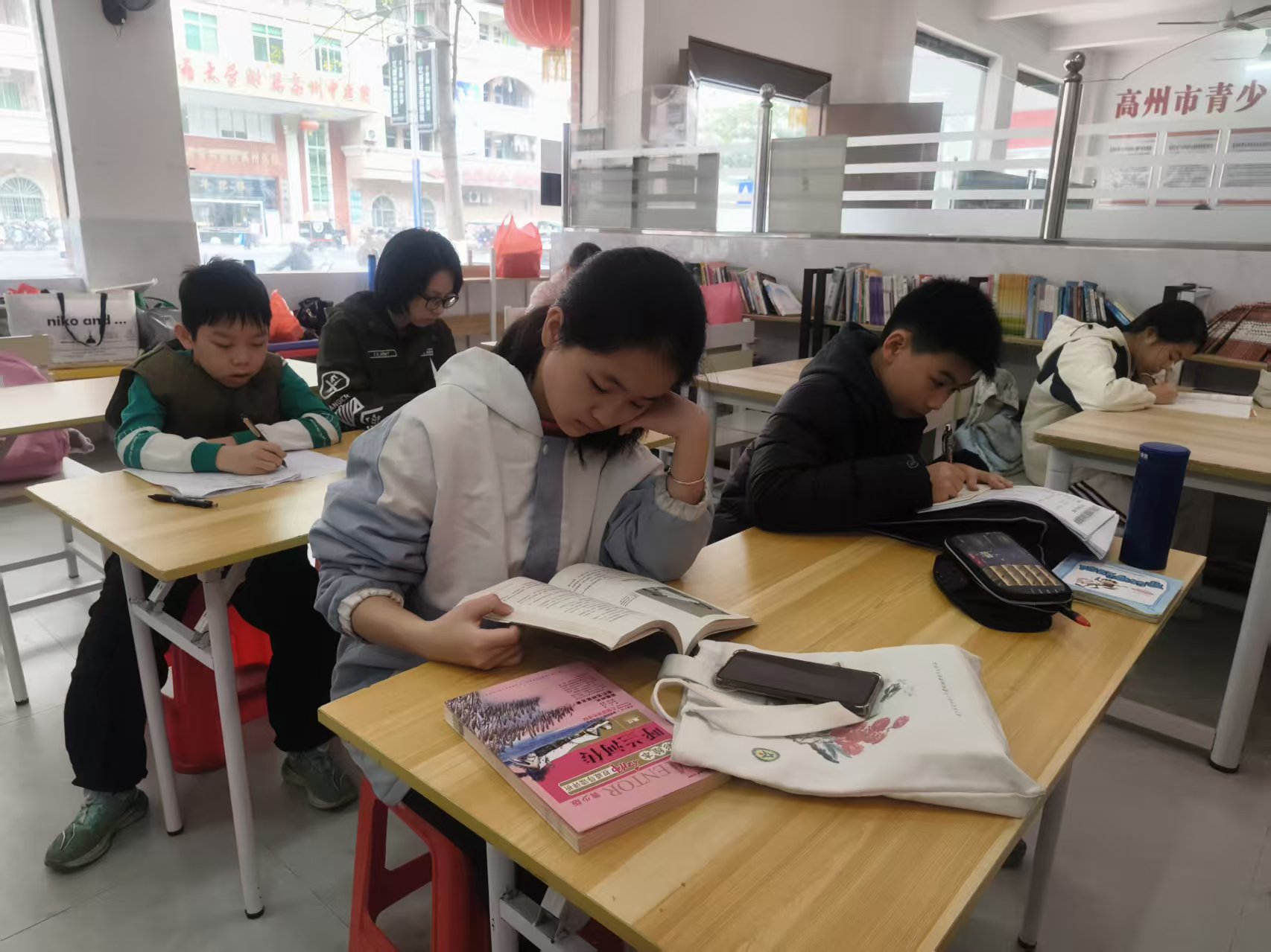 趣玩寒假 乐享成长——高州市巾帼志愿者协会开展寒假公益关爱活动-10.jpg