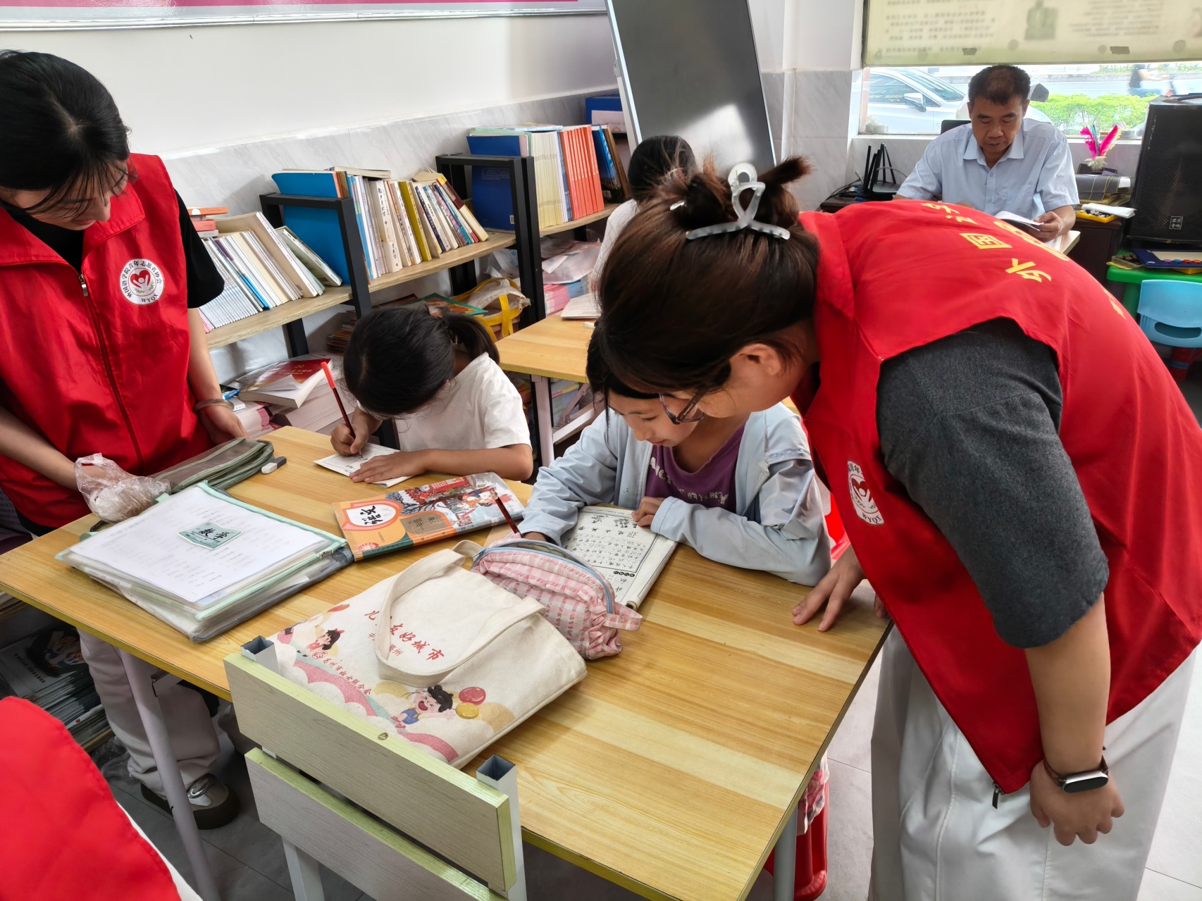 童心筑梦 趣味育人｜高州市巾帼志愿者协会开展公益义教活动 护航少年成长-7.jpg