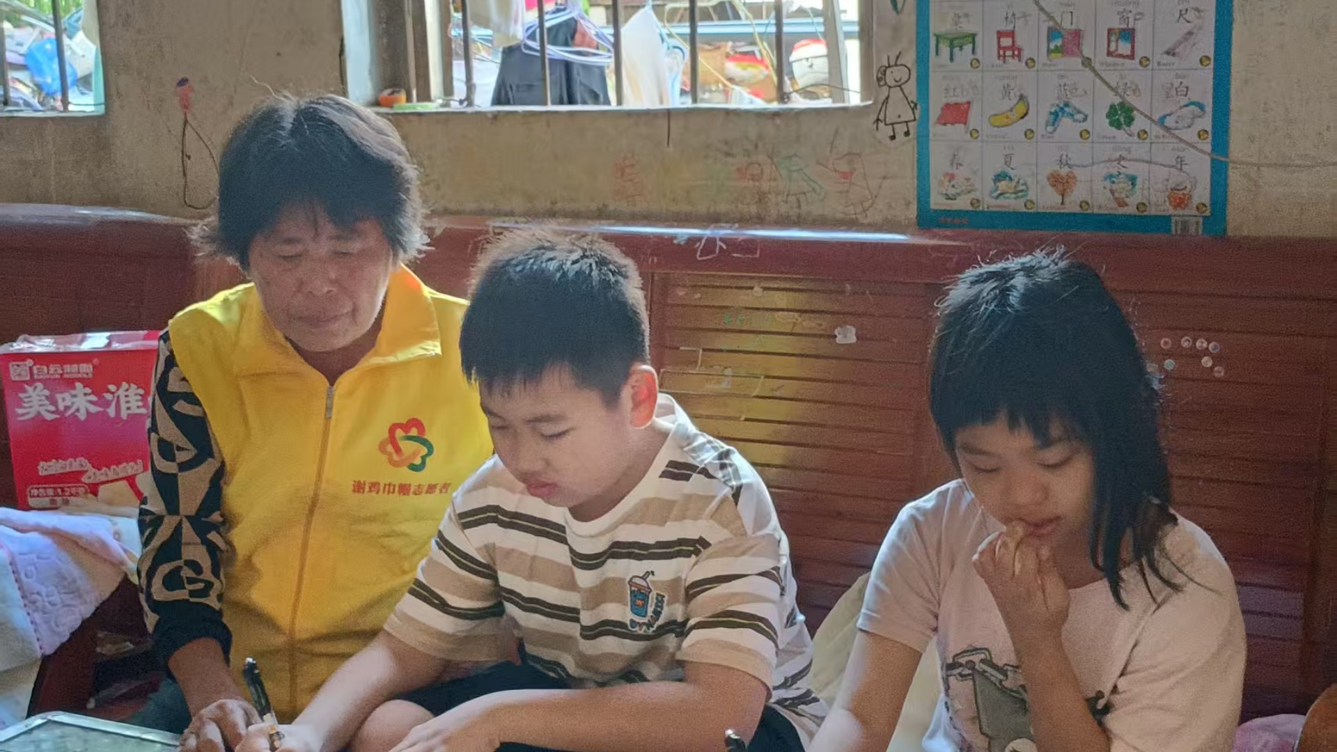 周末不打烊 关爱不停歇｜谢鸡镇巾帼志愿总队常态化开展“关爱儿童 伴爱成长”公益活动-4.jpg