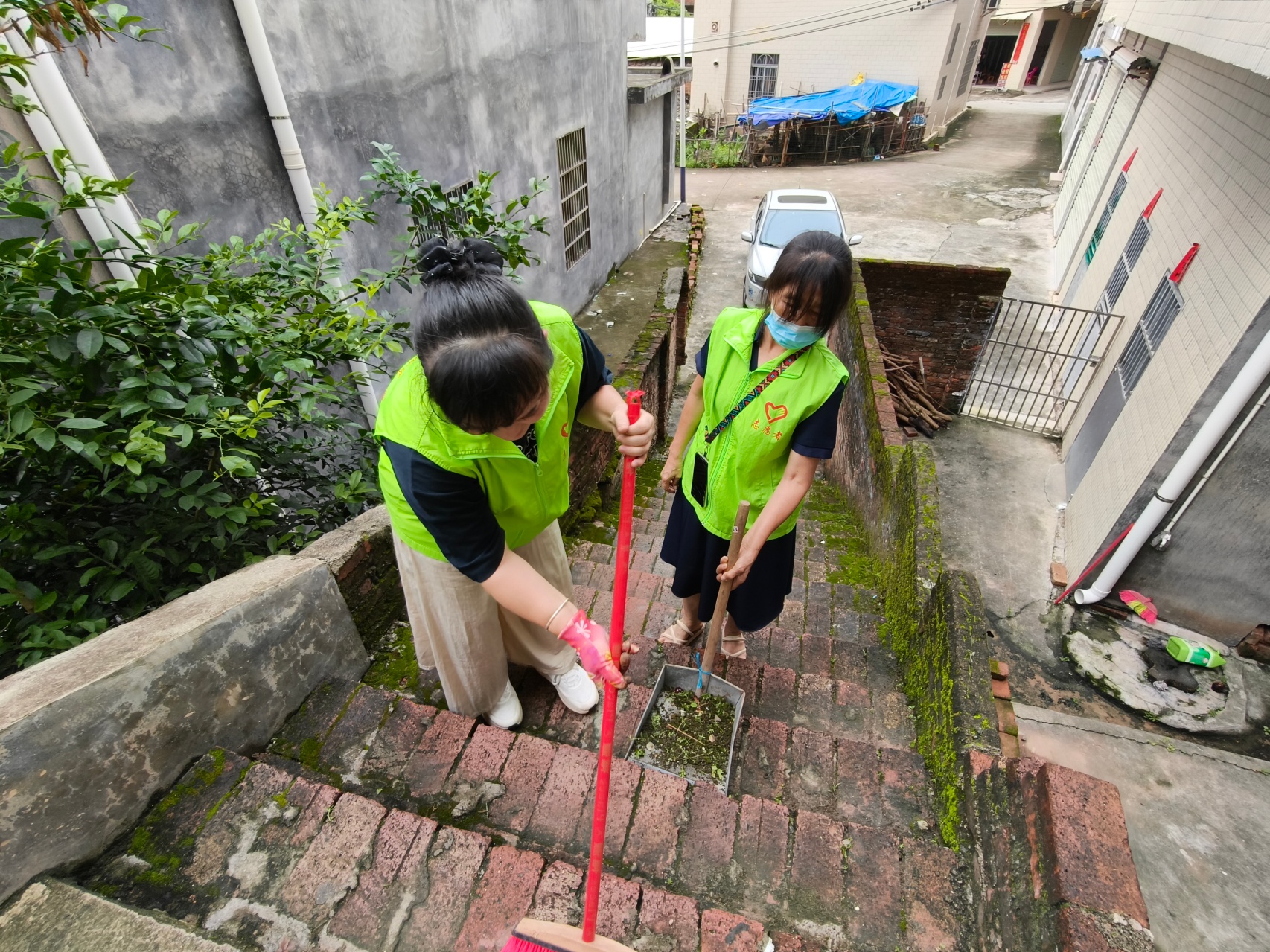 巩固创卫成果 整治市场环境！平山镇巾帼志愿队在行动-5.jpg