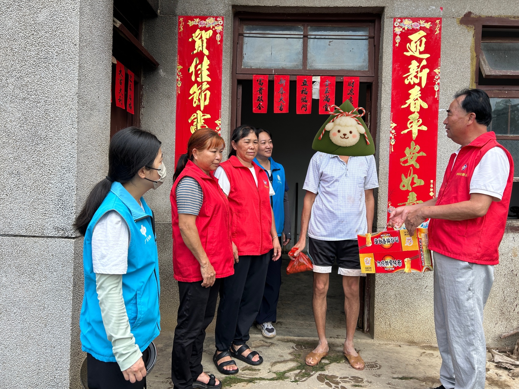 端午送温情 慰问暖夕阳--南塘镇开展端午慰问困境老人活动-6.jpg