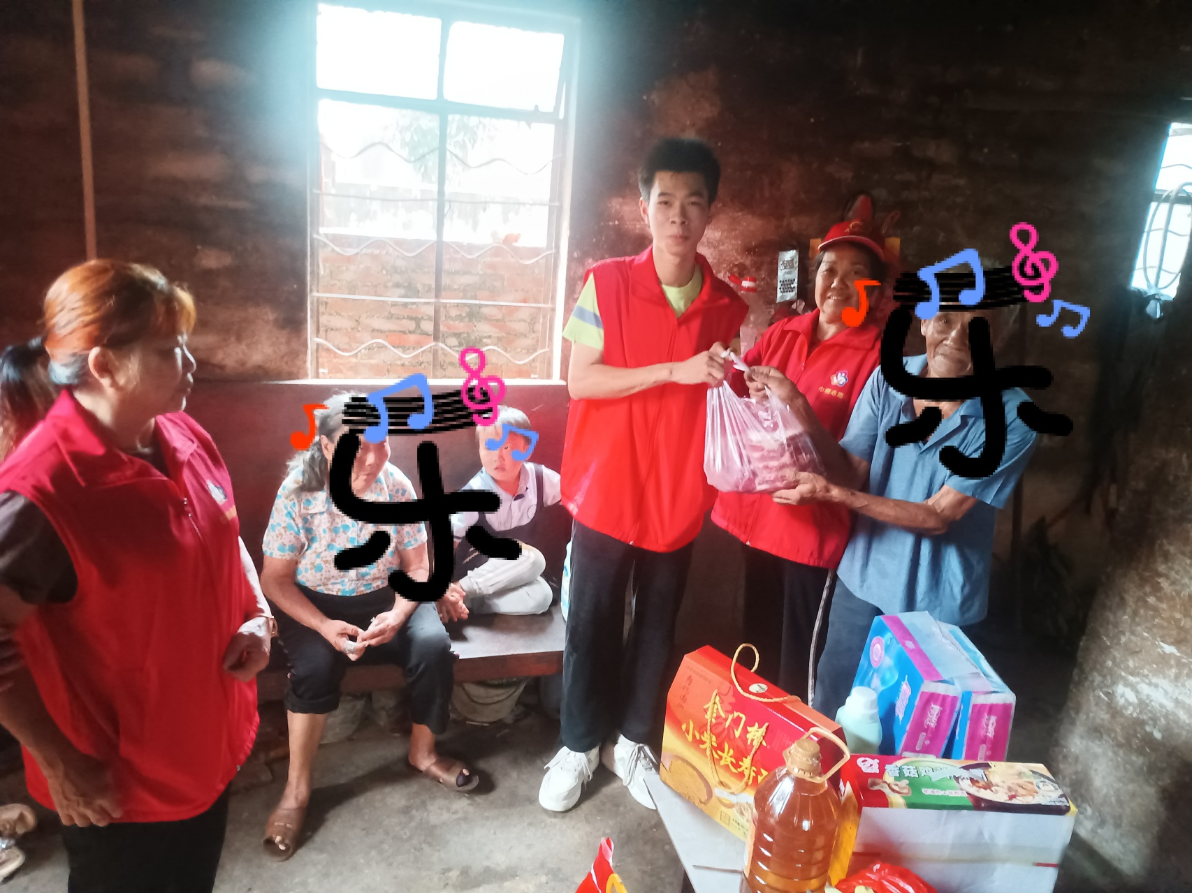 跨镇帮扶传温情 爱心聚力暖困境家庭——南塘镇巾帼志愿队赴泗水镇开展慰问帮扶活动-3.jpg