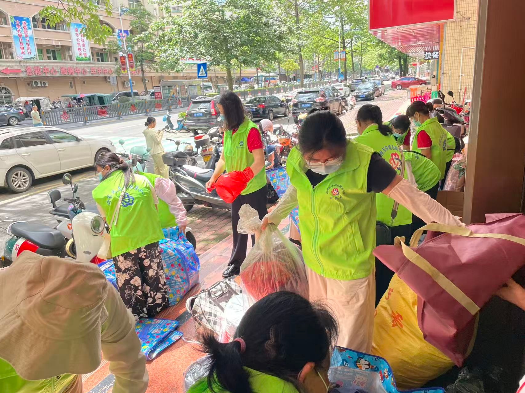 风雨同舟，驰援桂地！高州市巾帼志愿者协会爱心物资千里奔赴广西横州灾区-3.jpg