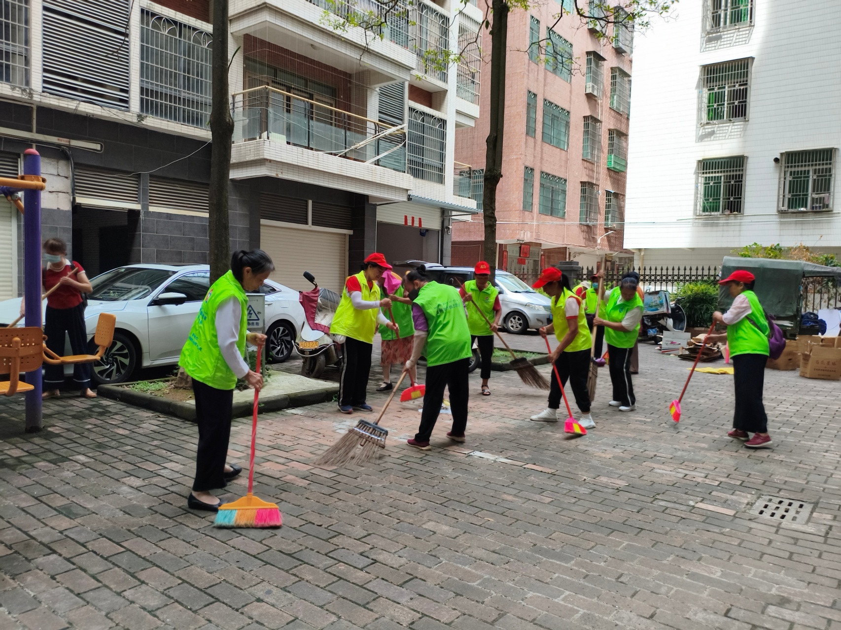 环境整治促文明 文艺宣讲润民心——潘州街道光明社区联合青松志愿服务总队开展系列志愿服务活动-2.jpg