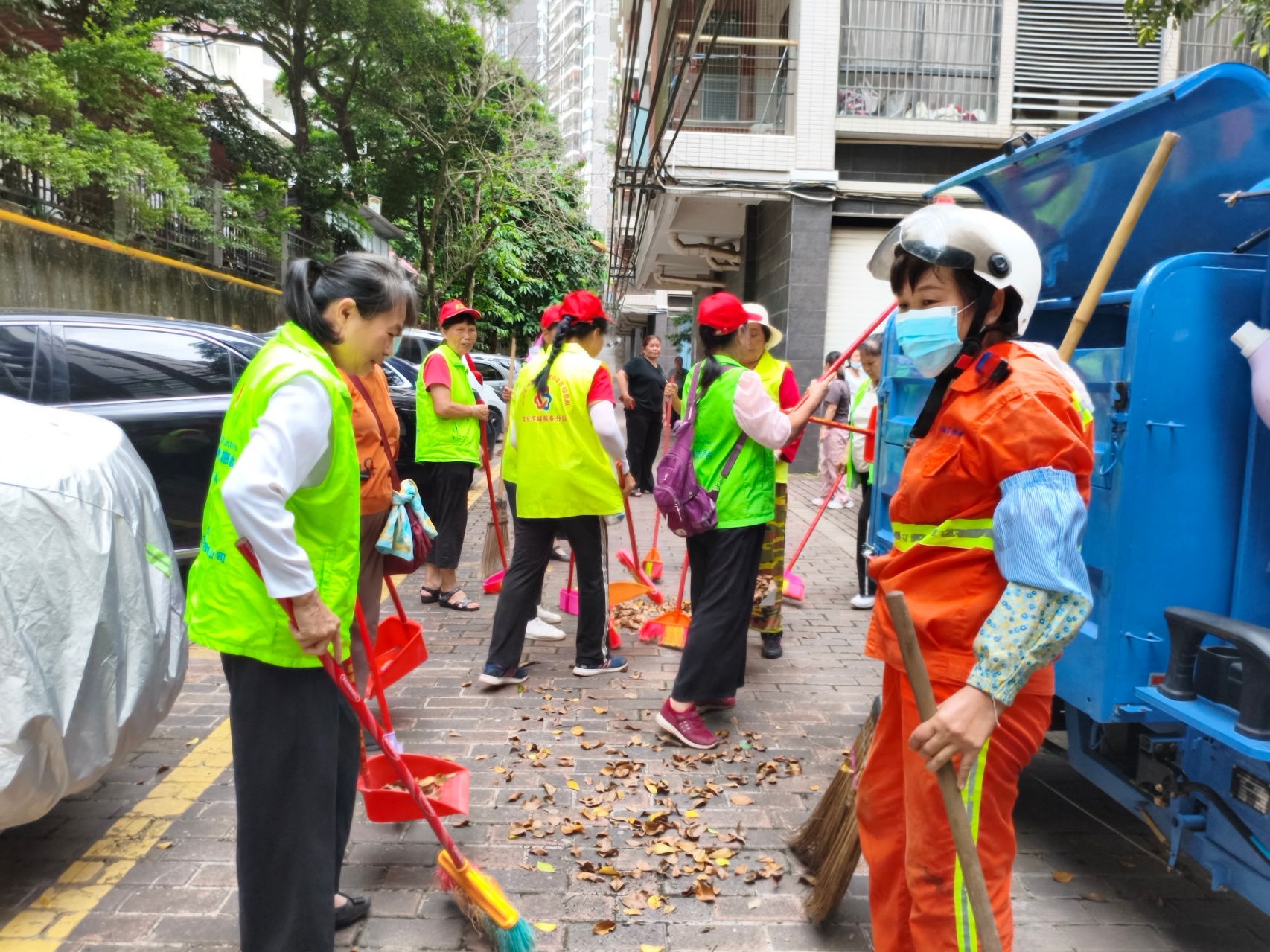 环境整治促文明 文艺宣讲润民心——潘州街道光明社区联合青松志愿服务总队开展系列志愿服务活动-6.jpg