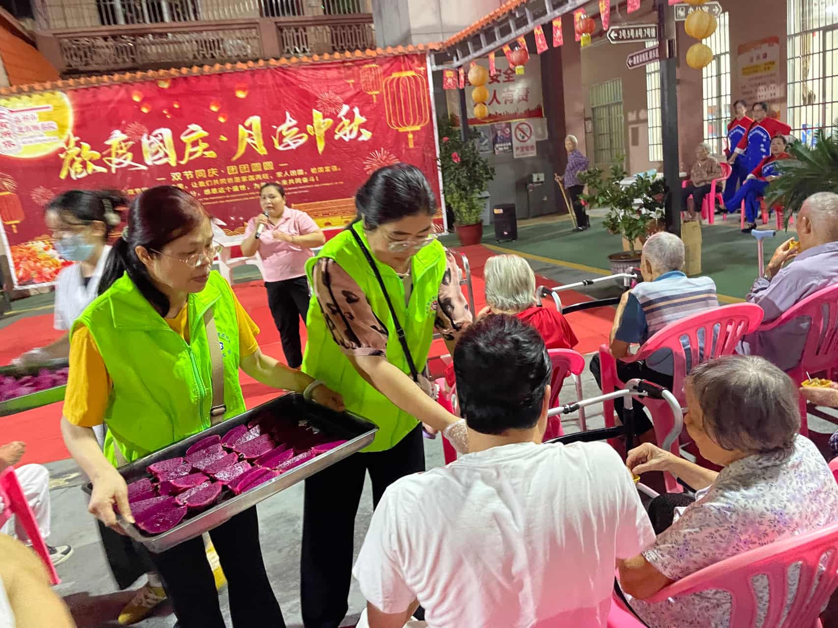 月满中秋•情暖颐养｜巾帼志愿者携手北街颐养院共庆双节-17.jpg
