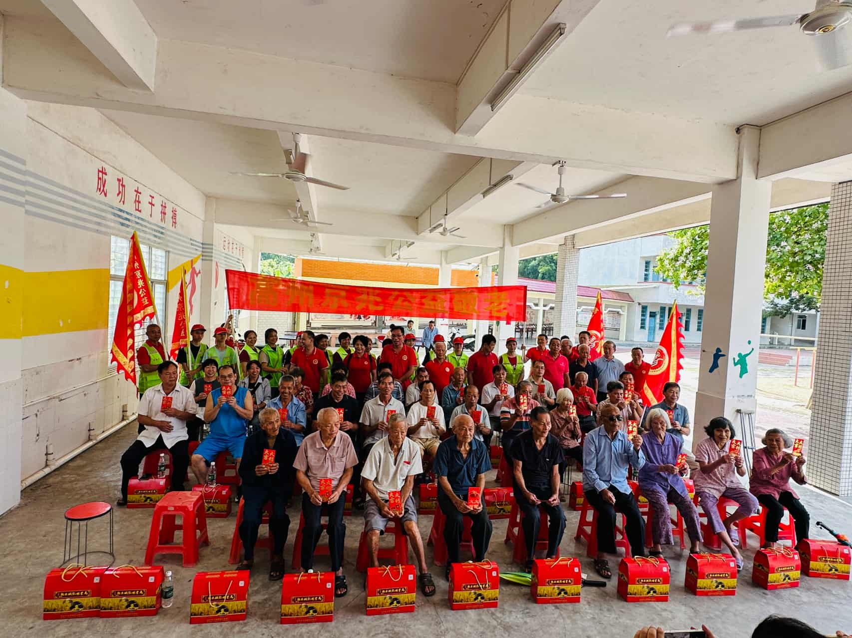 重阳暖桑榆 孝善传家风｜平山镇巾帼志愿队助力黎氏宗亲重阳敬老活动-14.jpg