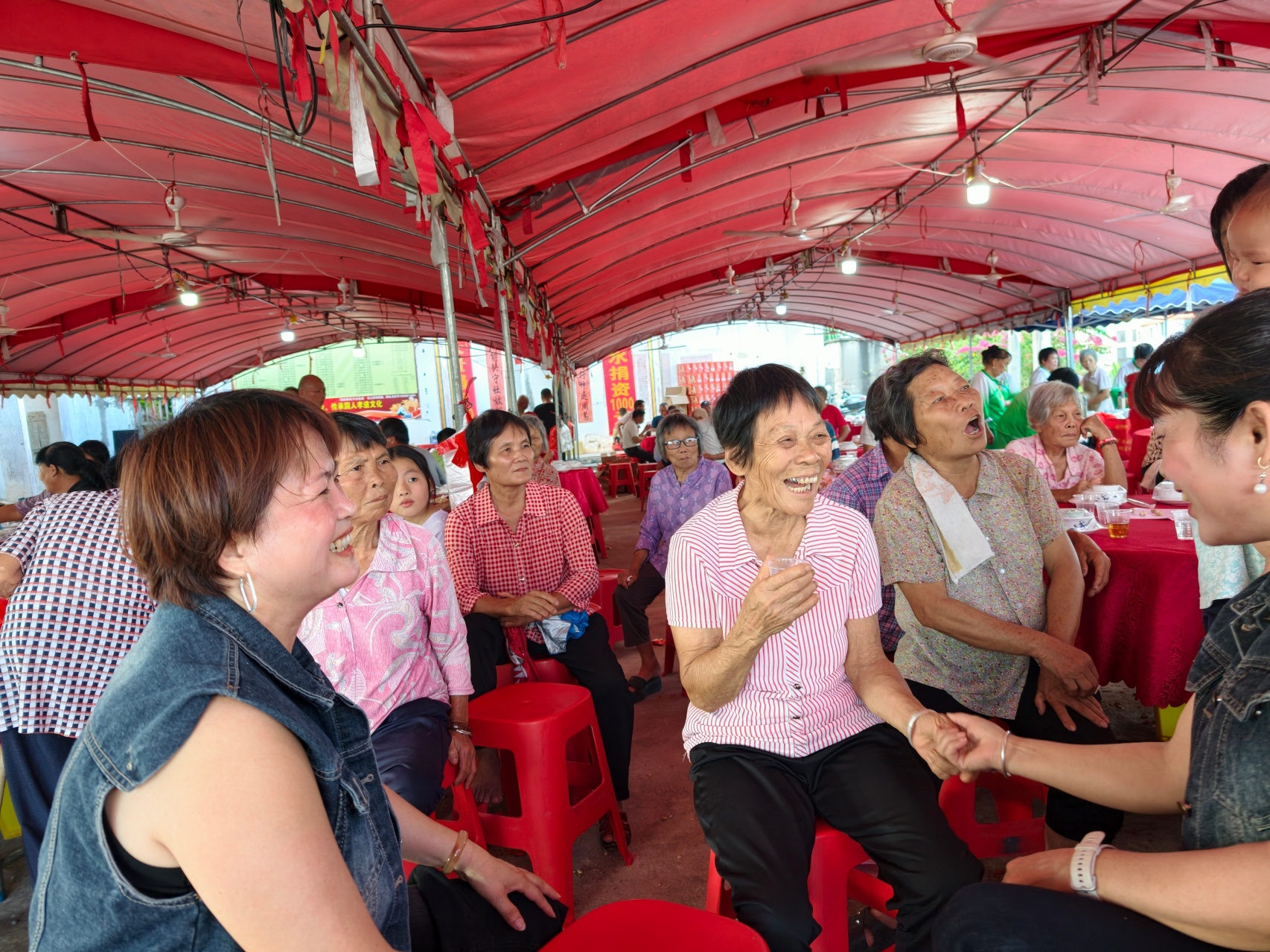 舞动重阳暖桑榆 巾帼温情润乡邻｜曹江镇巾帼志愿总队助力将军洞村重阳敬老活动-6.jpg