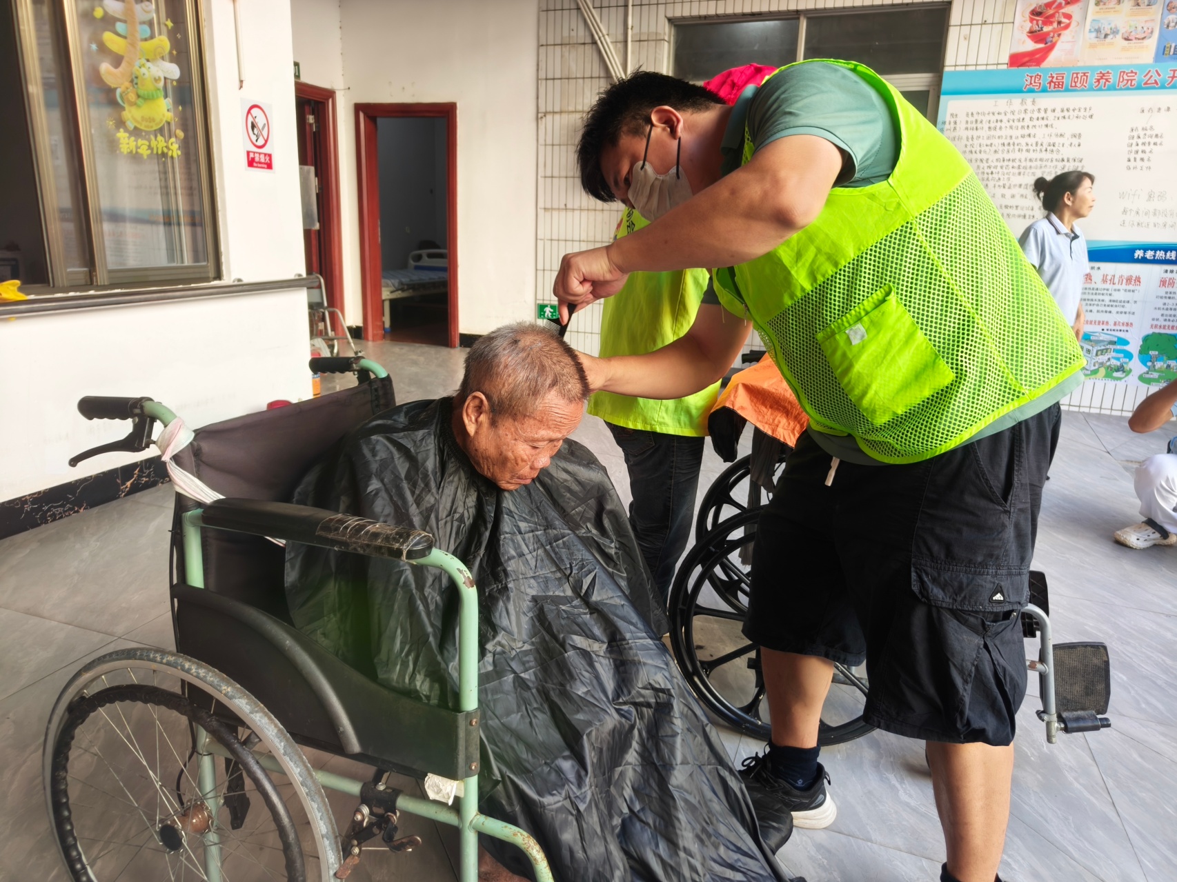 强化权益保障 守护银龄安全｜高州市敬老月志愿服务走进鸿福颐养院-7.jpg